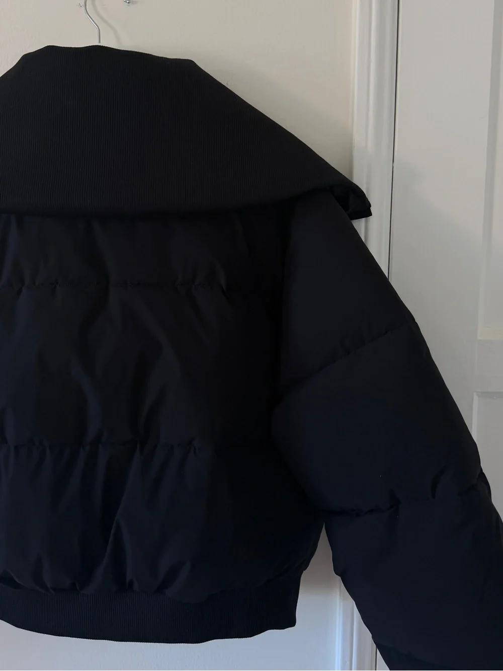 ALO Captivate Puffer in Black - Large